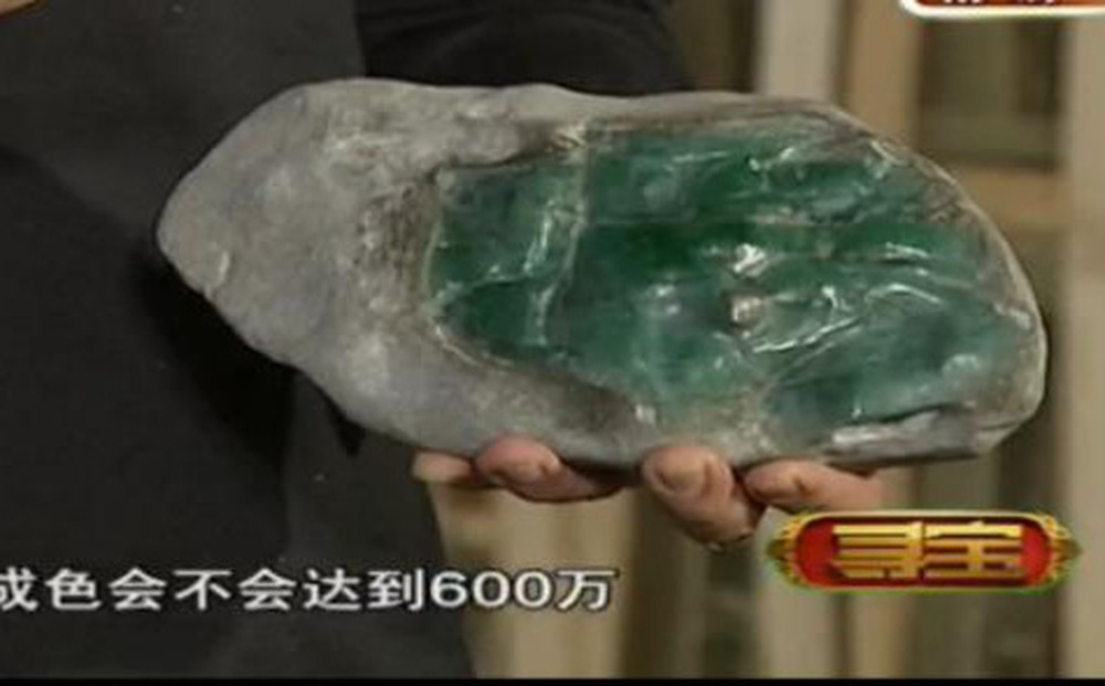 Đem cục đá vừa mua đi thẩm định, chuyên gia: Bổ nhát đầu được 21 tỷ, nhát 2 "trắng tay"