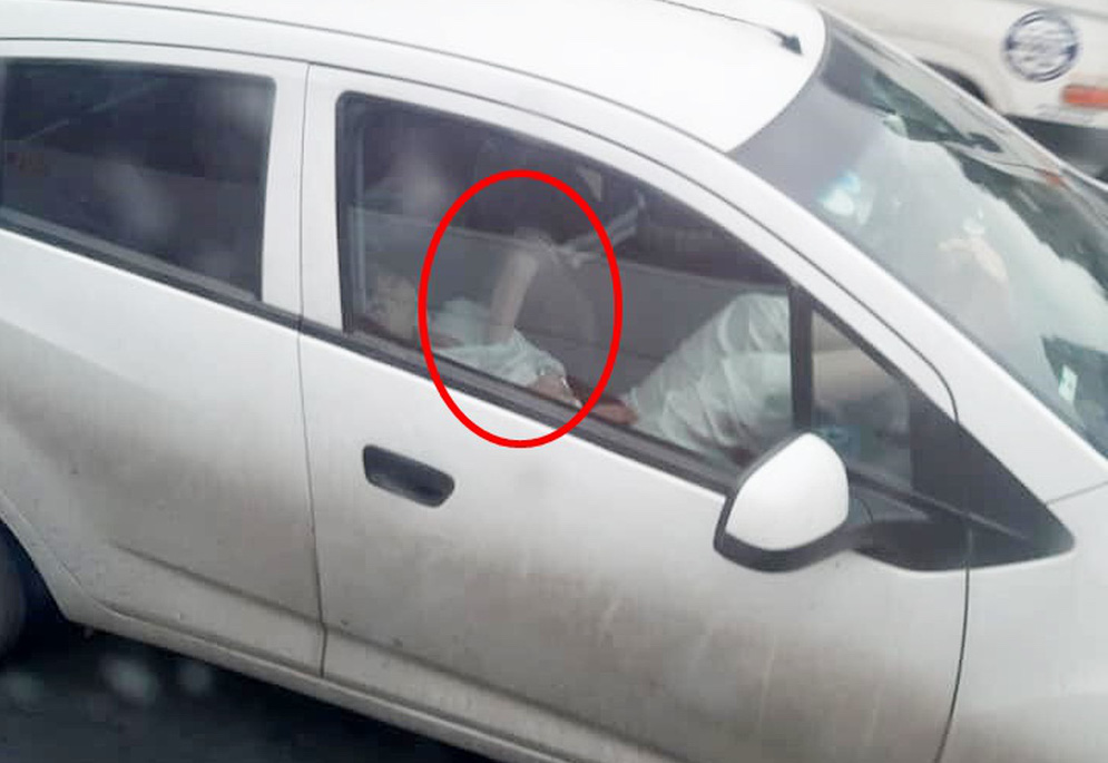 Tài xế thò tay vào trong áo người phụ nữ cùng xe, bức ảnh xuất hiện trên MXH khiến CĐM tranh cãi dữ dội