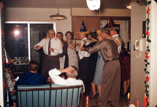 29 Vintage Snapshots of New Year’s Eve Parties in the 1950s and 1960s _ Nostalgic US Treasures