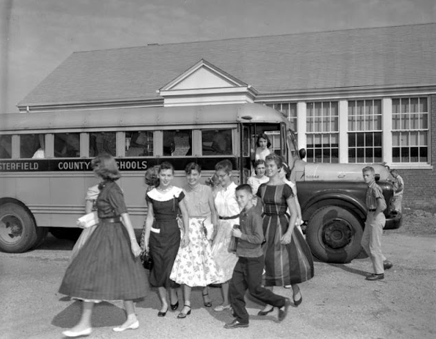35 Photographs Show What School Buses Looked Like in the 1950s and 1960s _ US Retro Rendezvous