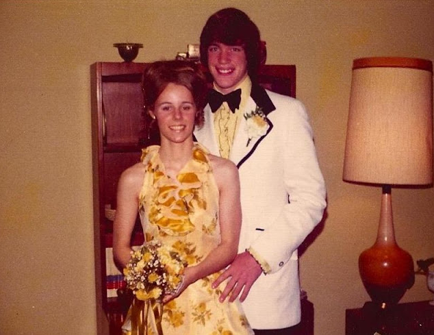 41 Cool Pics Of The 70s Prom Couples Nostalgic Us Treasures