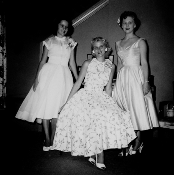 Fashion for Teen – 33 Charming Snapshots Captured Young Girls in Dresses During the 1950s _ Nostalgic US Treasures