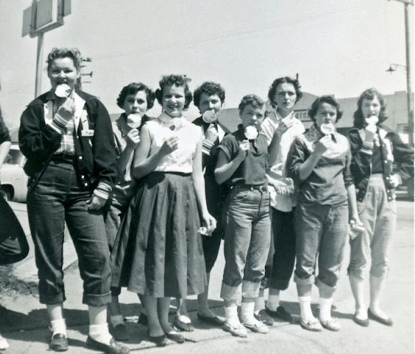 Evidence in Snapshots: How Jeans Made 1950s Girls Look Cool _  Nostalgic US Treasures