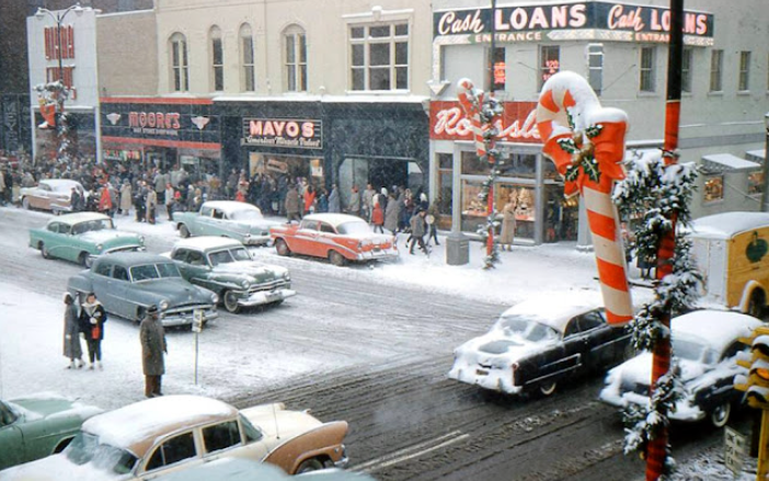 36 Fascinating Color Photographs Capture Christmas Winter Scenes in the United States During the 1950s _ Nostalgic US Treasures