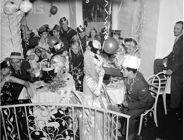36 Fantastic Vintage Photos That Show Young Americans Greeting the New Year _ us