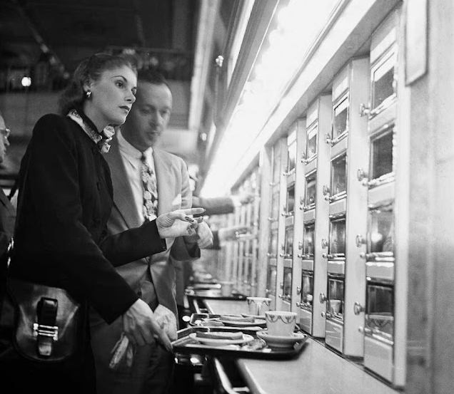 Amazing Vintage Photographs of Automats in New York From the 1940s and 1950s _ us