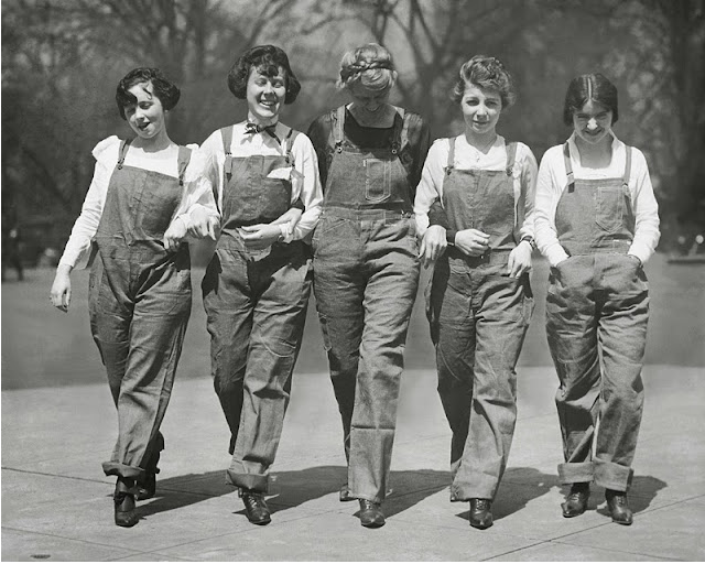 U.S. Ladies in Jeans and Boots: One of Favorite Wear for American Women during the 1940s _ us