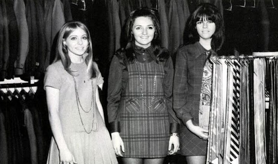 Retail & Shopping - 48 Cool Pics Show How People Went Shopping From the 1960s and 1970s _ Nostalgic US Treasures