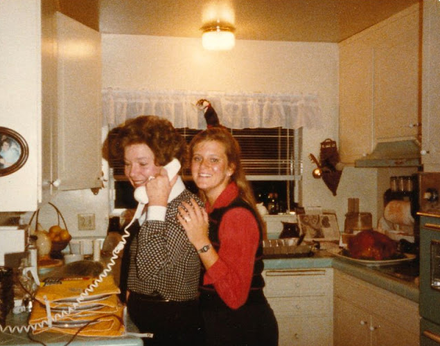 29 Intimate Photos Of Mom Working In The Kitchens In The 1970s 