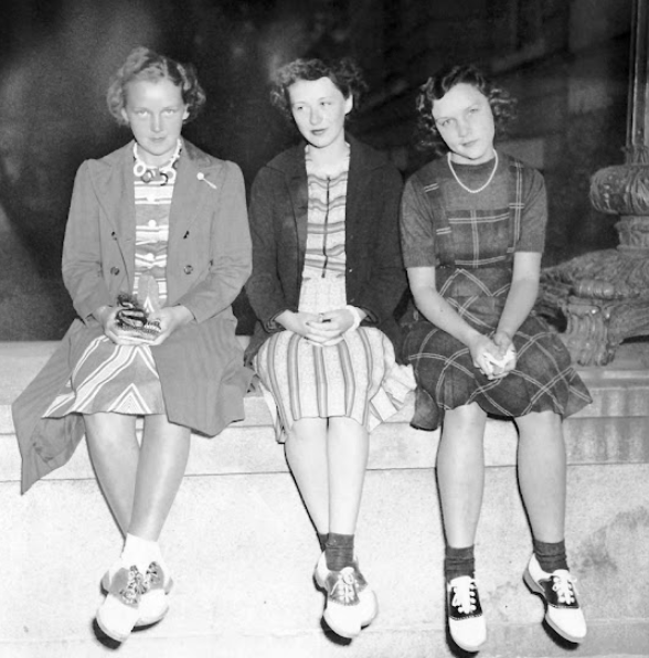 They Wore Saddle Shoes: 39 Vintage Photos That Show Women Enjoyed the Simplicity Design of an Icon During the 1940s to 1960s _ Nostalgic US Treasures