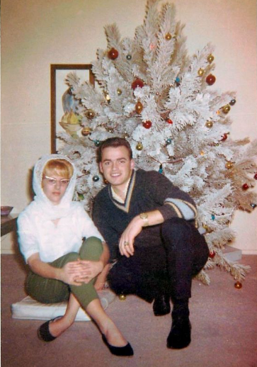 35 Color Pics That Capture Teenage Girls Posing With Christmas Trees in the 1960s _ Nostalgic US Treasures
