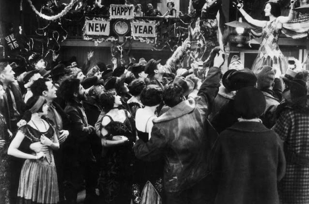 25 Interesting Photos of New Year’s Eve Parties in the 1920s _ Vintage US