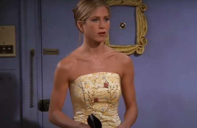 The Setting Powder That The Friends Makeup Artist Always Used On Jennifer Aniston
