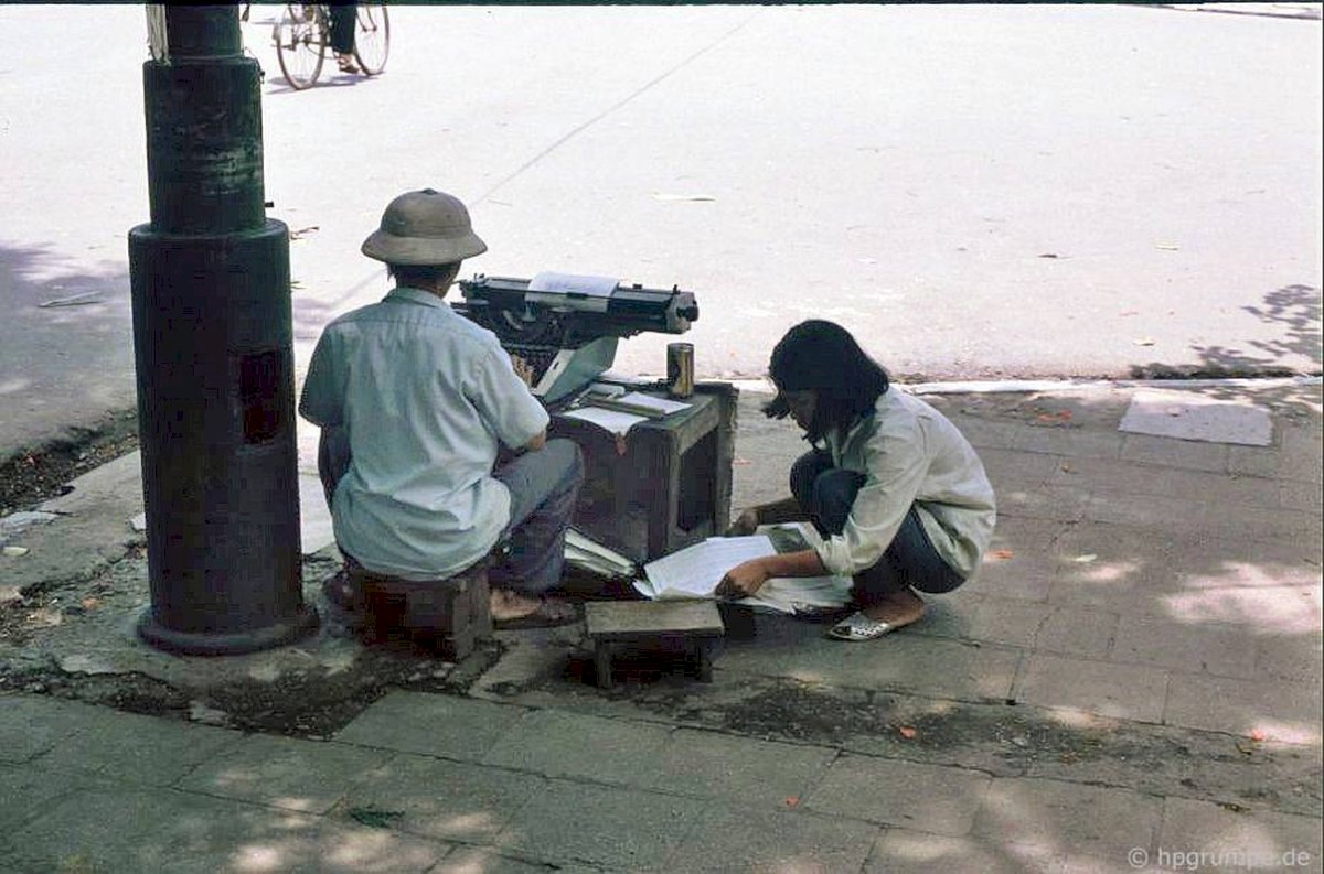 Những nghề lạ trên đường phố Hà Nội đầu thập niên 1990 _ Lối Cũ