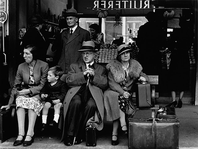 30 Stunning Black and White Photographs of London in the 1930s and 1940s