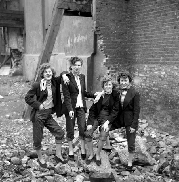 The Style Subculture That Time Forgot: 22 Cool Photos of Teddy Girls of London From the 1950s