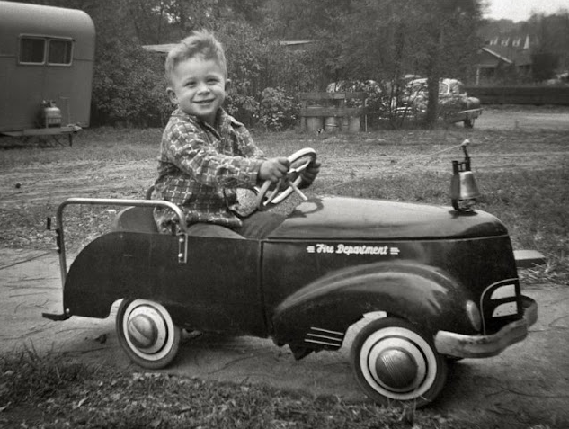 Lovely Vintage Photos of Kids With Their Pedal Cars _ Vintage US