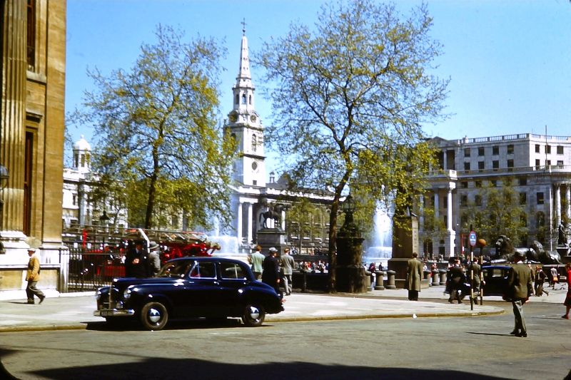 36 Color Photos That Capture Street Scenes of London in 1950