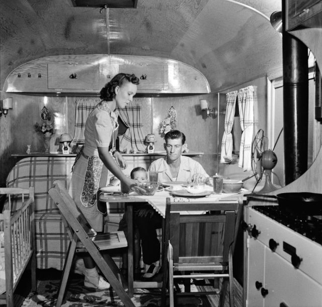 Cool Pics Show the Interior of Mobile Homes From Between the 1940s and '70s
