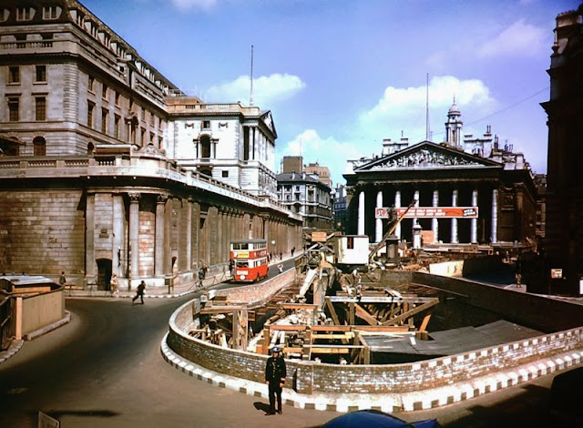 Amazing color photos offer a vibrant perspective of London during the Blitz _ Au & Uk vintage