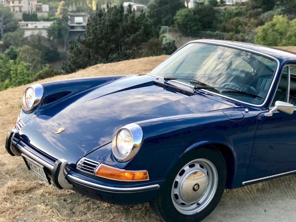 The 1970 Porsche 911 was met with widespread acclaim from both automotive critics and customers, thanks to its combination of performance, style, and practicality. 