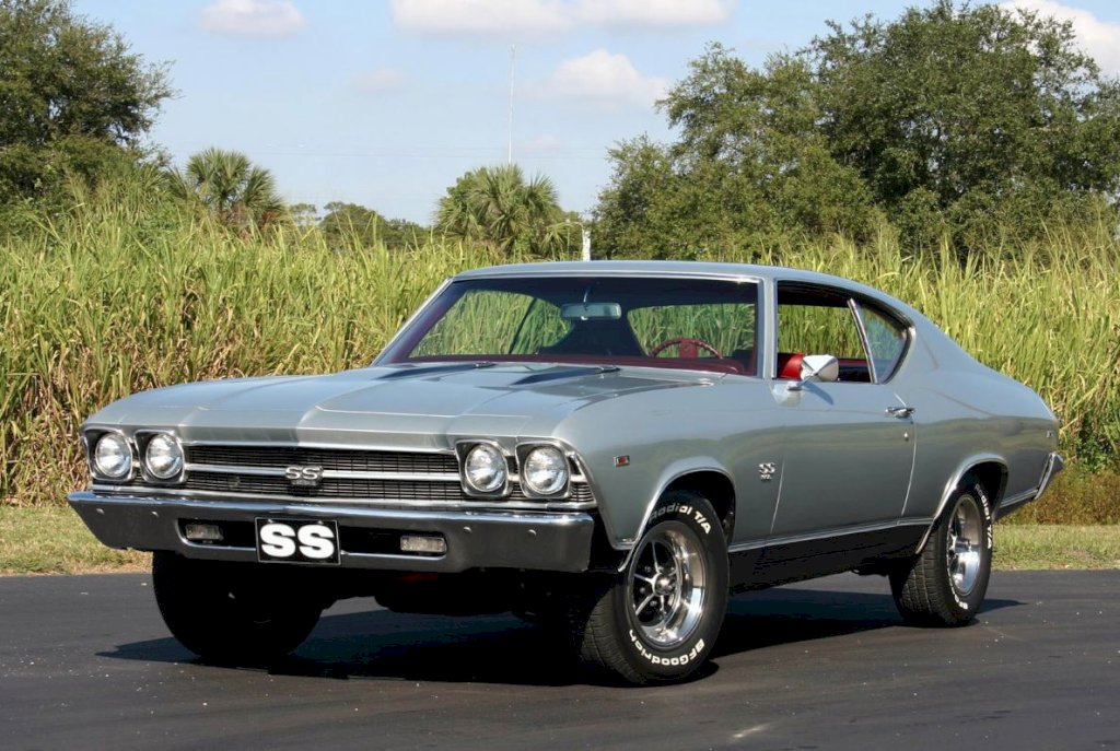 One of the most recognizable aspects of the 1969 Chevelle SS 396 was its distinctive "Coke bottle" shape. 