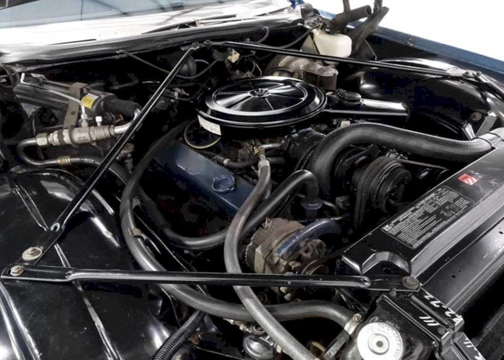Under the hood of the 1973 Cadillac Coupe DeVille was a powerful 7.7-liter (472 cubic inches) V8 engine, which produced 220 horsepower and an impressive 365 lb-ft of torque. 
