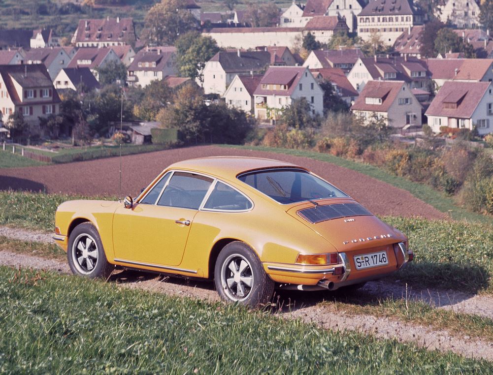  Customers were attracted to the 1970 Porsche 911 for many of the same reasons that the automotive press praised it. 