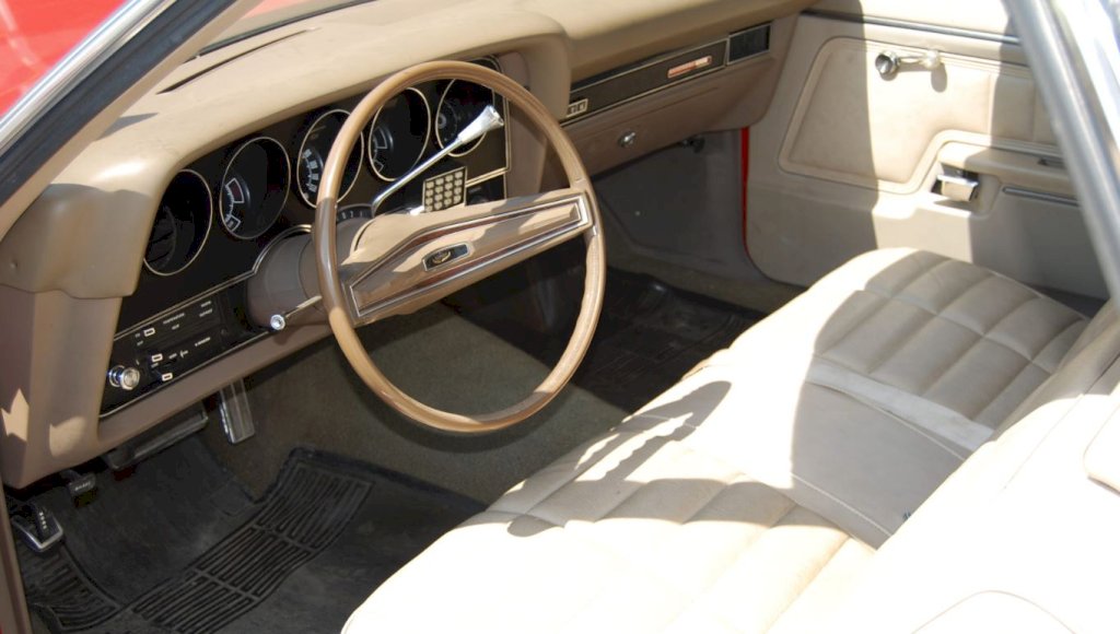 Standard equipment included vinyl bench seats, while optional upgrades such as bucket seats, a center console, and simulated woodgrain trim on the dashboard were available for a more upscale feel.