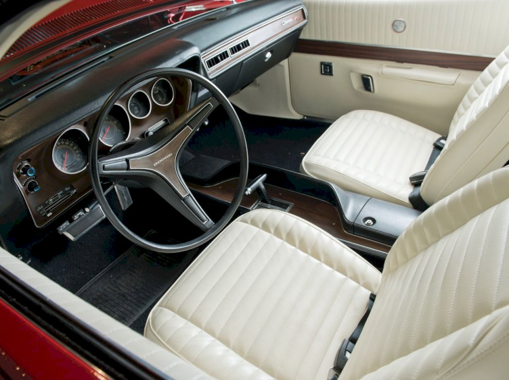 The spacious cabin featured high-back bucket seats, a full-length center console, and an optional Rallye instrument cluster with a tachometer, clock, and gauges for oil pressure, coolant temperature, and amperage.