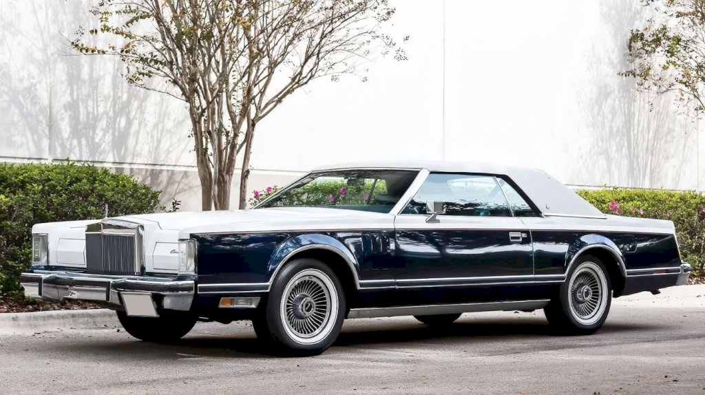 The 1979 Lincoln Continental Mark V is a timeless classic in the world of American luxury cars. 