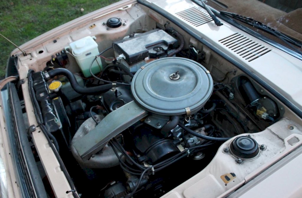 The Colt was powered by a choice of two engines: a 1.6-liter 4-cylinder engine that produced 80 horsepower or a 2.0-liter 4-cylinder engine that generated 93 horsepower.