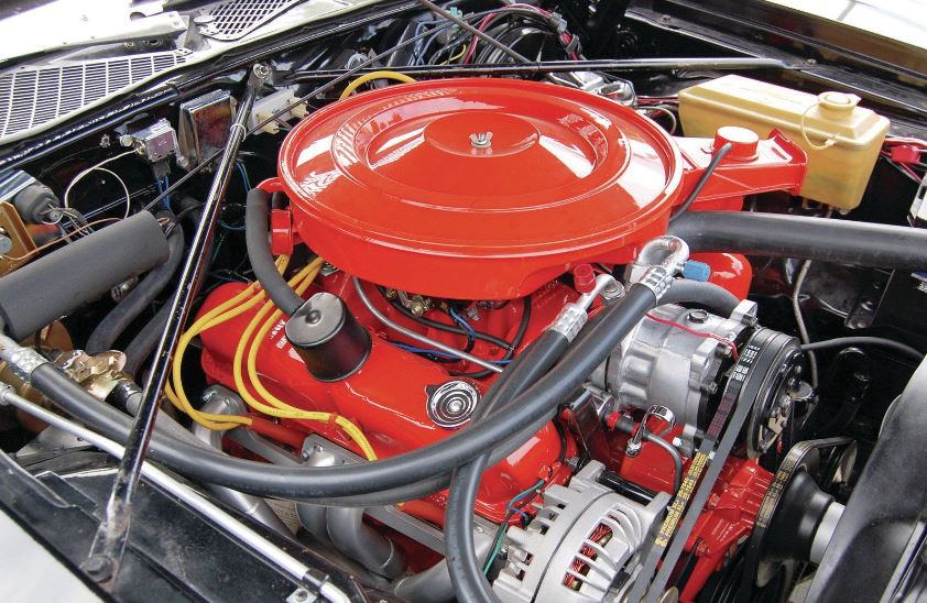 The base engine option for the 1973 Charger was the 225-cubic inch (3.7-liter) Slant-6, which produced 105 horsepower. 