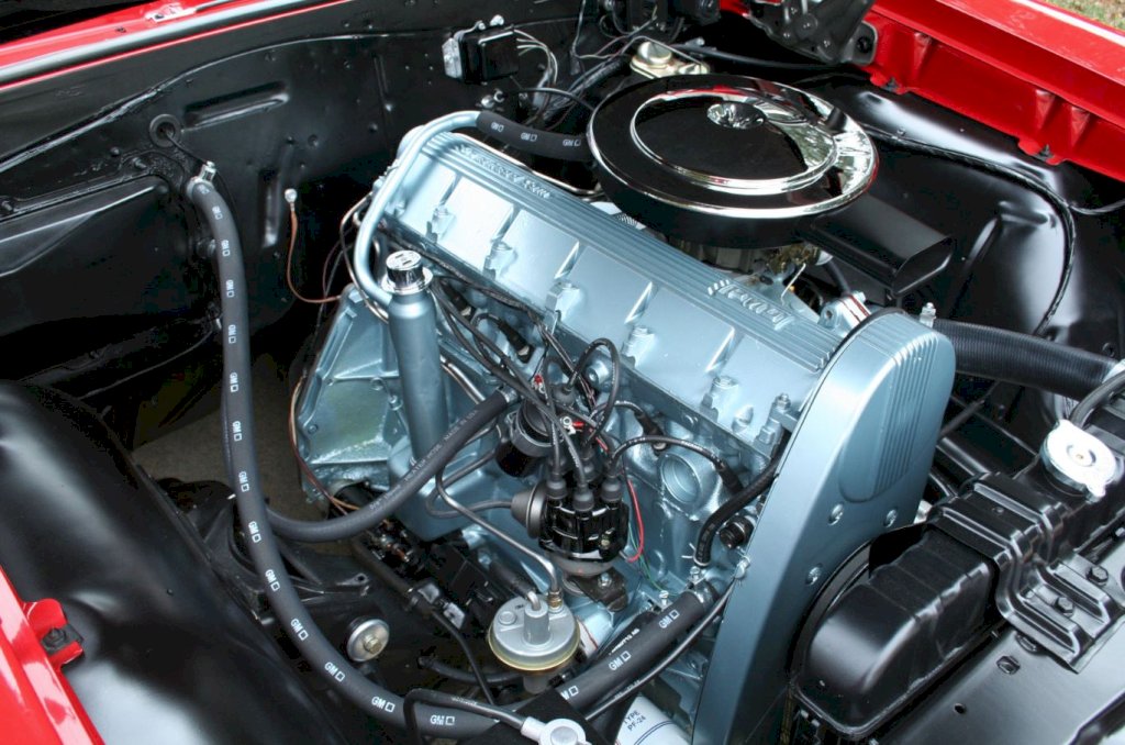  The standard engine offered for the GTO was a 400 cubic-inch V8, which produced 335 horsepower and 441 lb-ft of torque. 