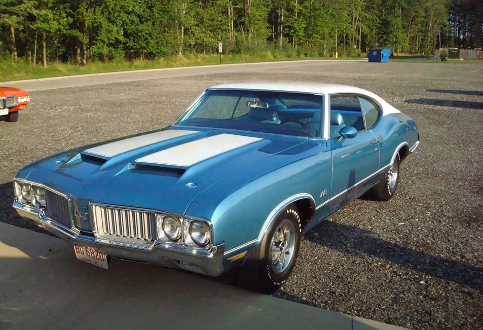The story of the guy who spent $500 on a refurbished 1970 Oldsmobile 442 and received unexpected results is a testament to the power of passion, risk-taking, and community. 