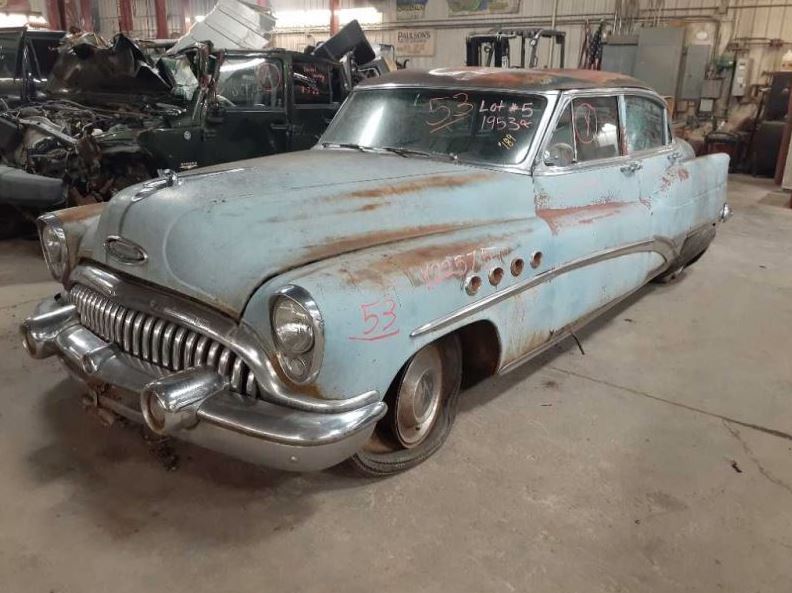  Hidden beneath a thick layer of dust and rust was a 1953 Buick Roadmaster, a once-great vehicle that had been left to decay. 
