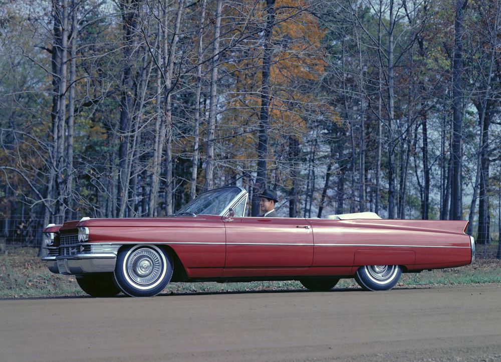 The 1963 Cadillac Series 62 featured a long and low profile, with clean lines that accentuated its length and gave it a sophisticated appearance.