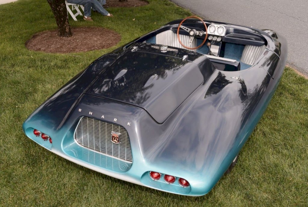 The use of fiberglass allowed Covington to create complex curves and shapes that would have been difficult or impossible to achieve with traditional metal bodywork.