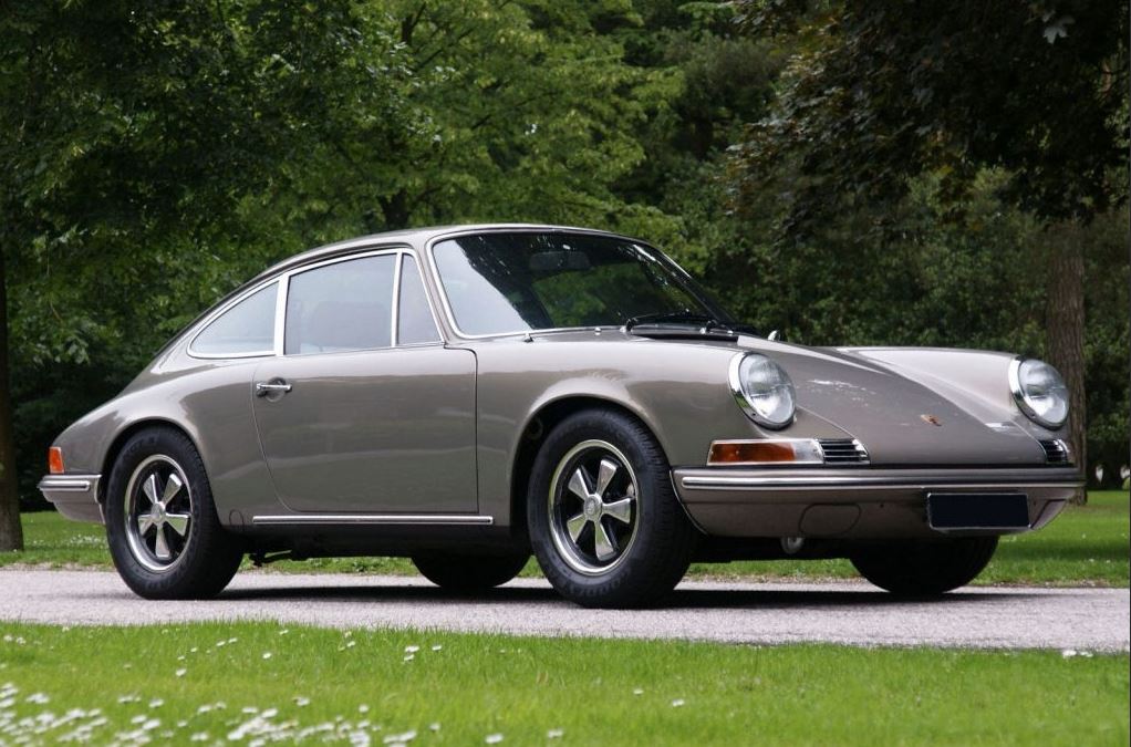 The 1970 Porsche 911 enjoyed strong sales in both Europe and North America, thanks to its combination of performance, style, and practicality. 
