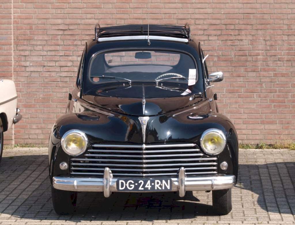 The-1953-Peugeot-203