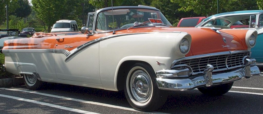 The-1955-Ford-Fairlane-Sunliner