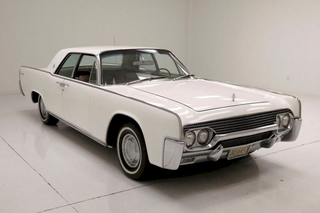 the-1961-Lincoln-Continental-